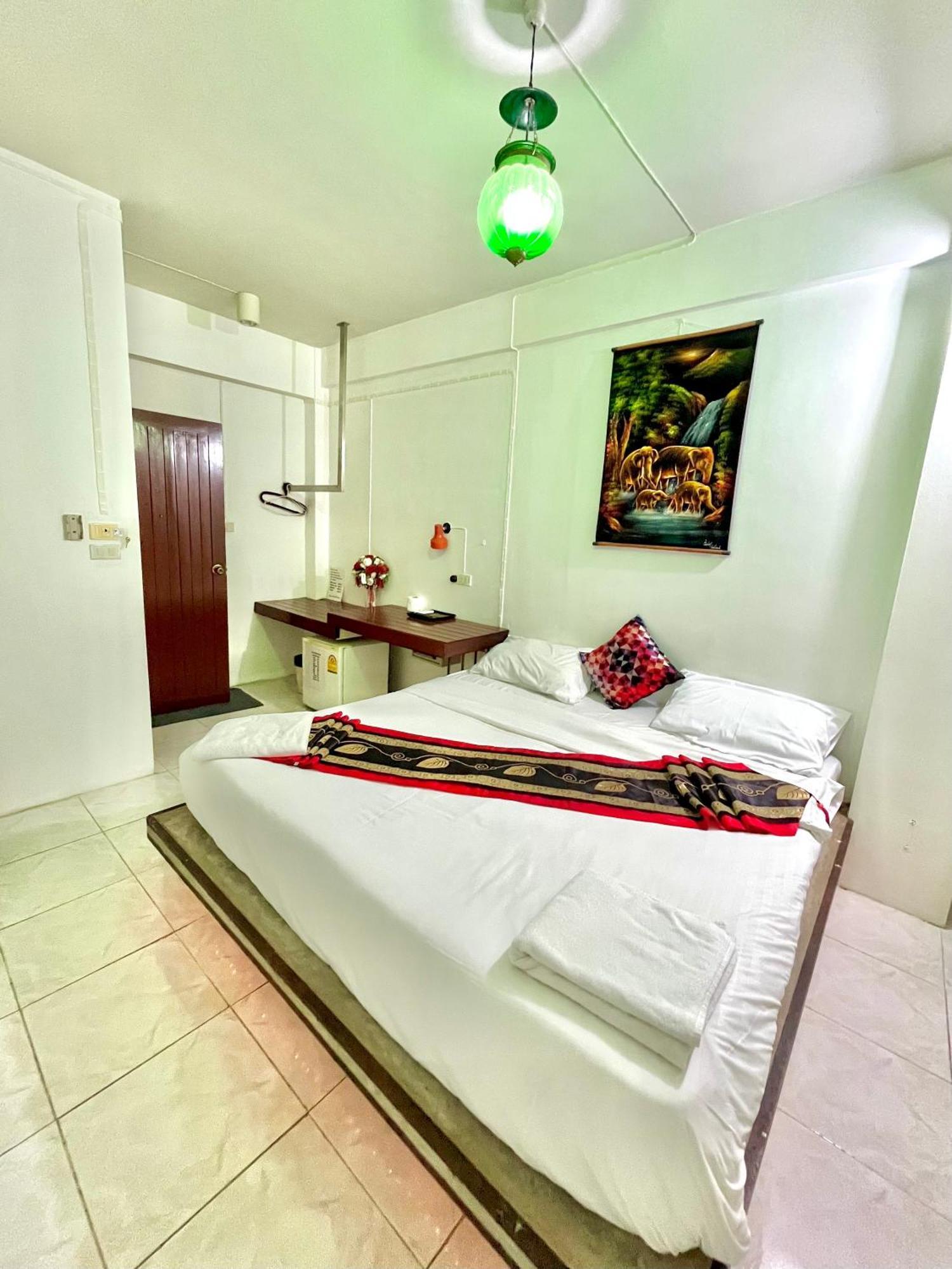 Sea Beach Paradise Patong Extérieur photo