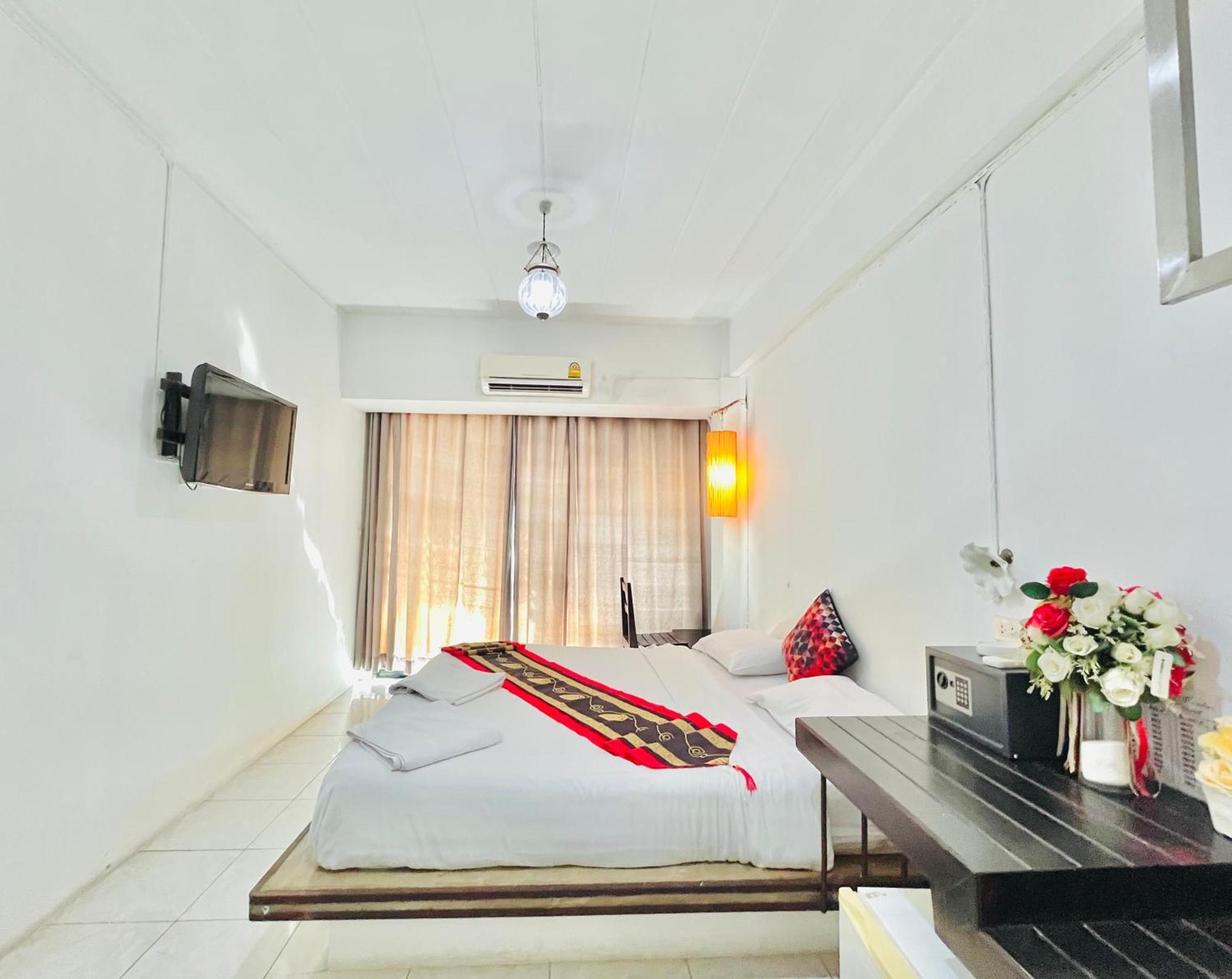 Sea Beach Paradise Patong Extérieur photo