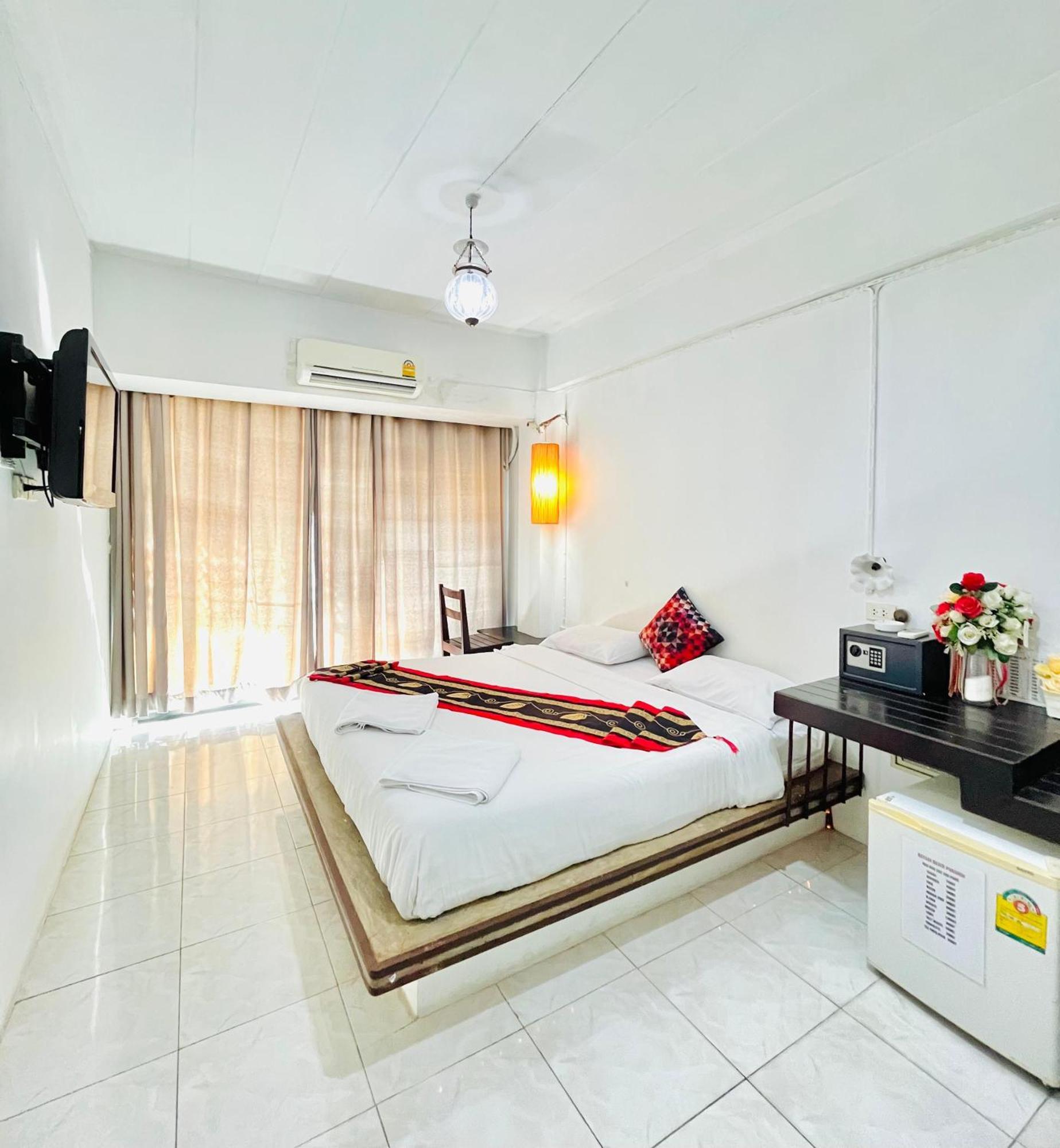 Sea Beach Paradise Patong Extérieur photo